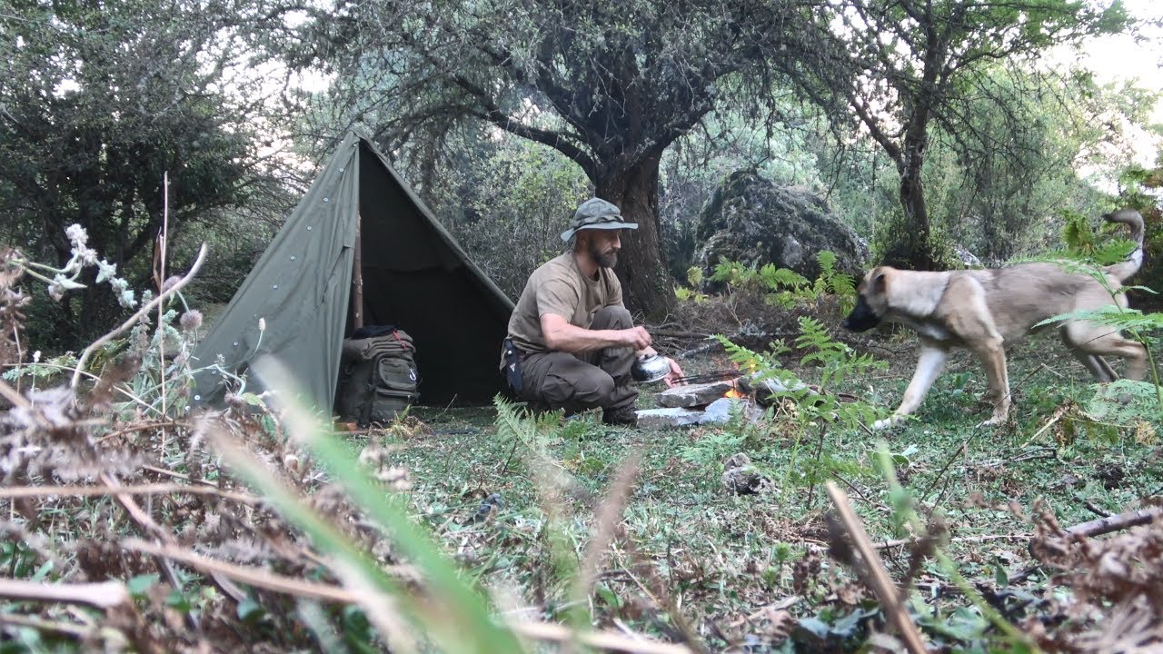 Overnight: Alone in the wilderness at 1500 m height on the mount Olympus with polish lavvu etc.