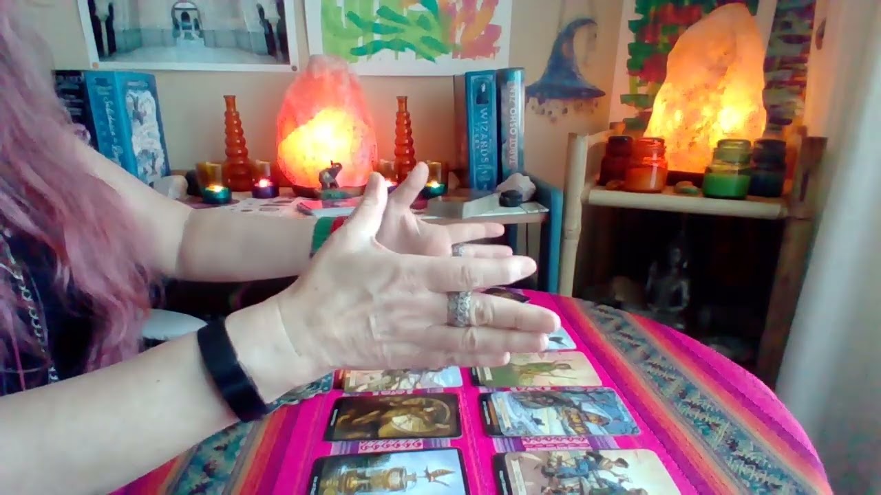 LEO!! 🔮 Estás a poco de una declaración romántica!! Esto parte desde una amistad profunda!!