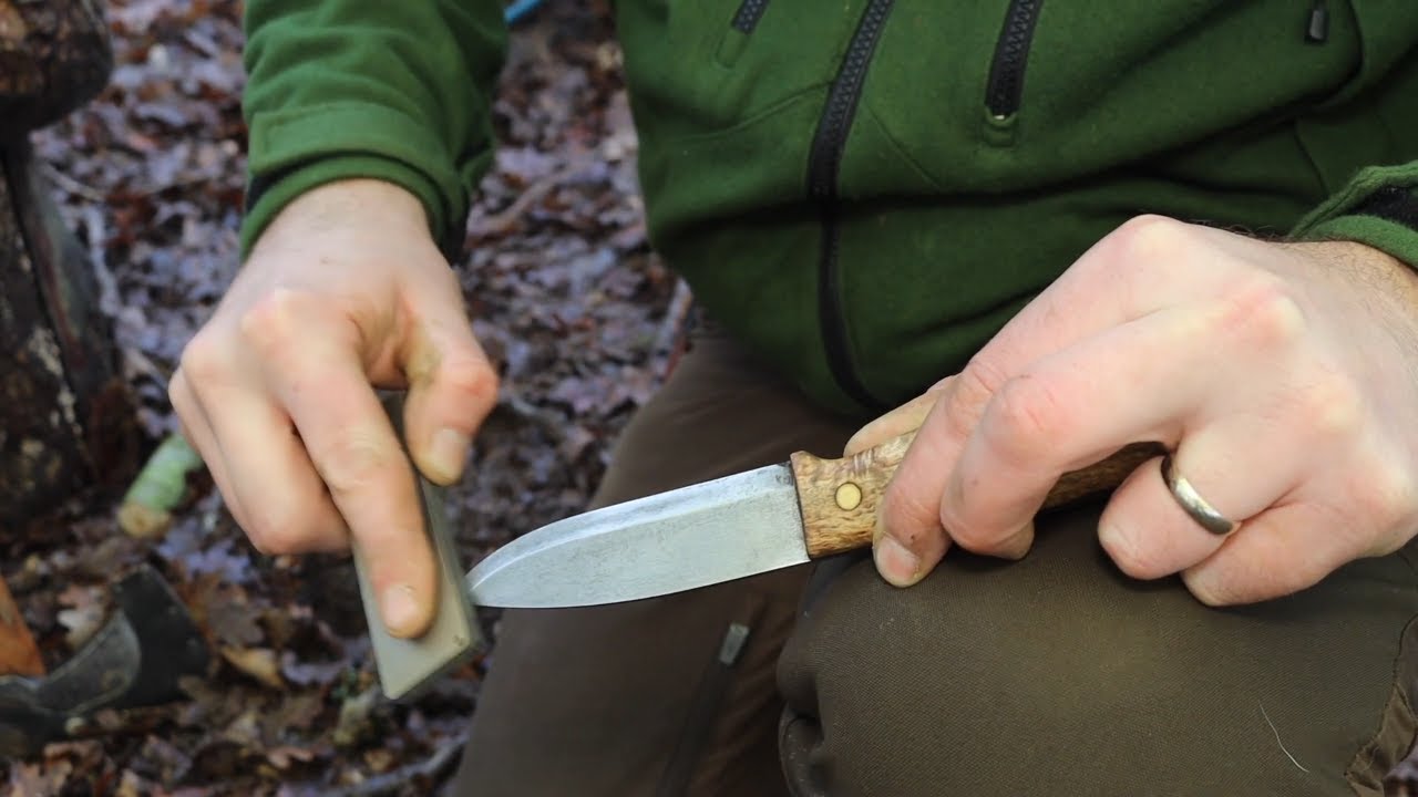 How to sharpen a knife with a DC4 - DC4 SHARP SKILLS - Bushcraft knife