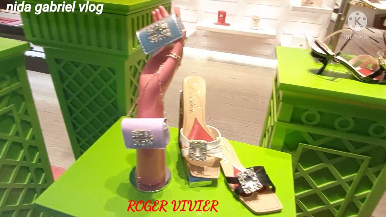 ROGER VIVIER versus TORY BURCH, IN HONGKONG SHOPPING MALLS