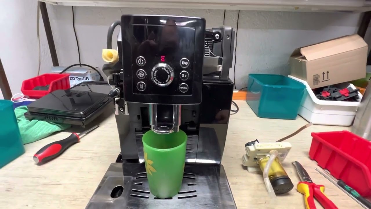Delonghi Kaffeeautomat spült in die Auffangschale #34