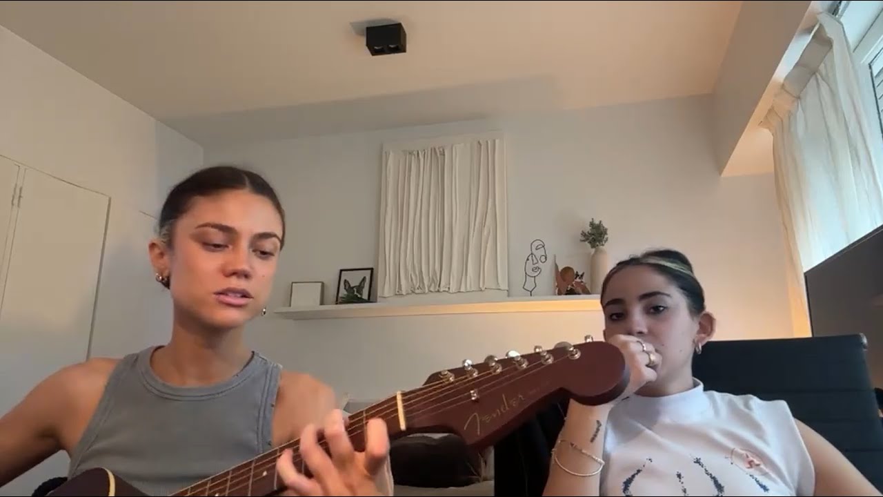 Lucía Maidana - Stream en Twitch con Olivia Wald (01/08/2024)