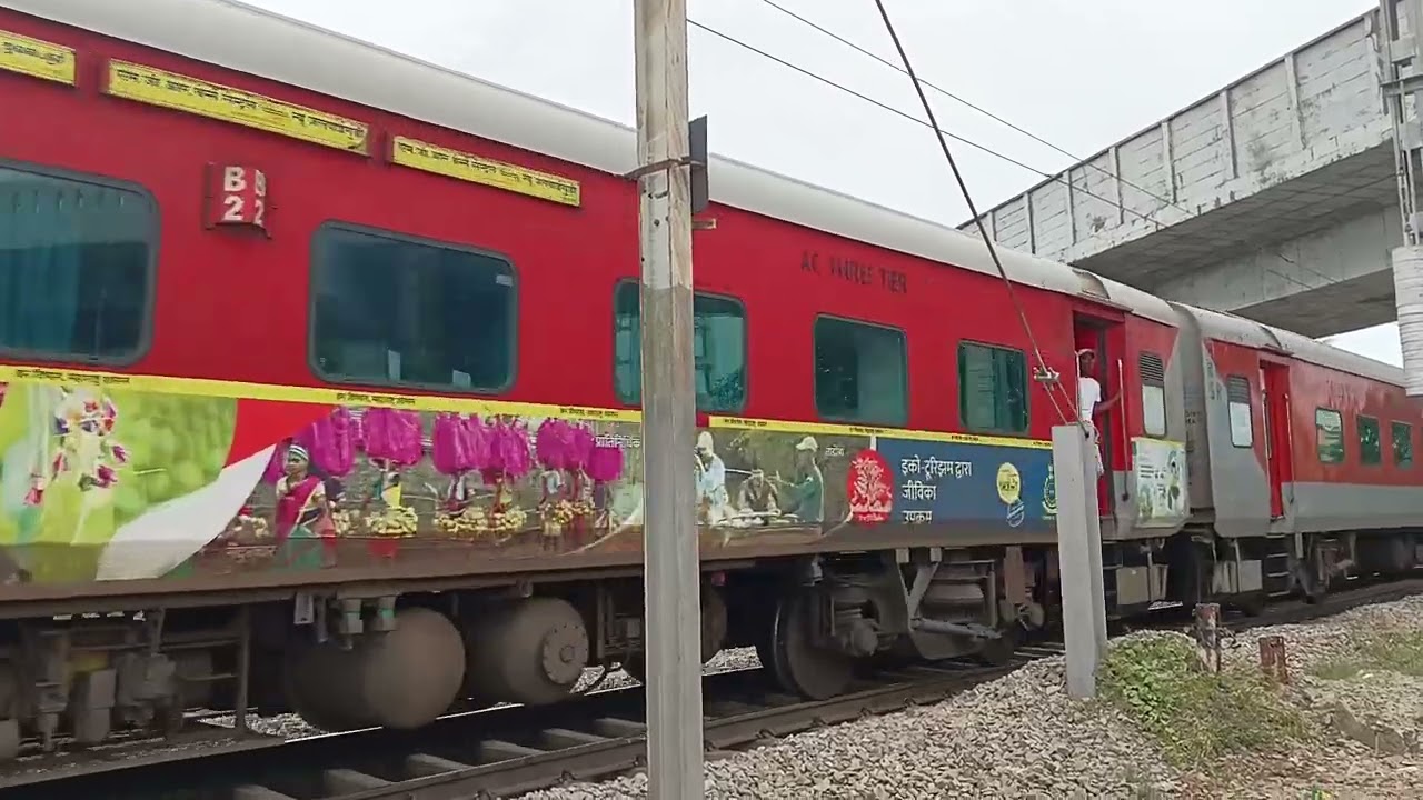 New jalpaiguri super fast express (22611) ............