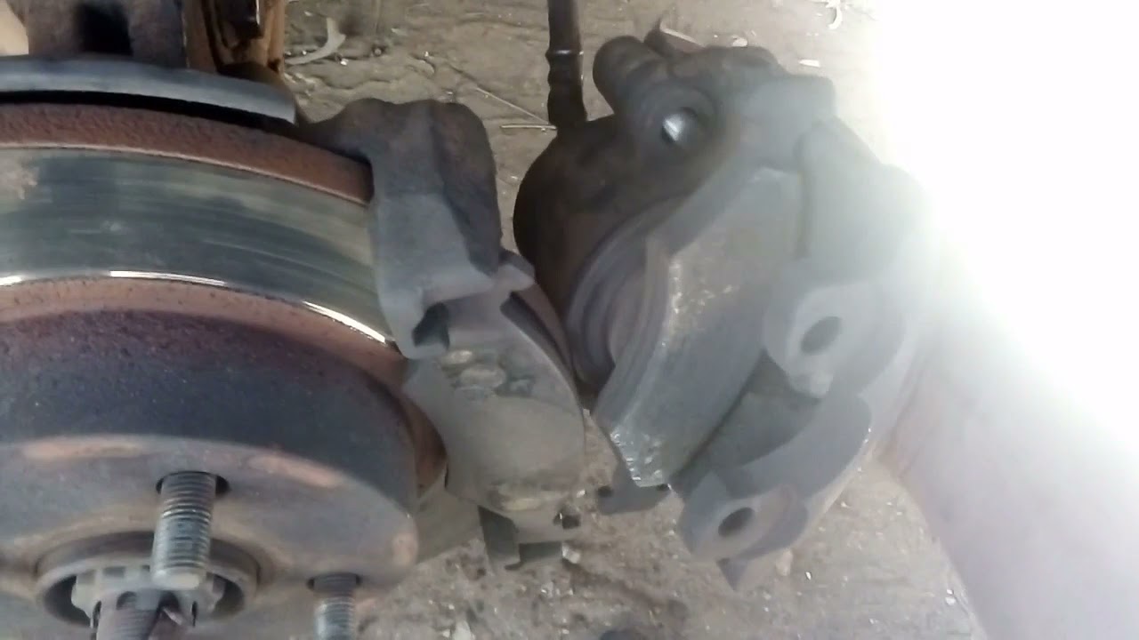 how to replace Toyota Corolla (TAZZ) brake pads