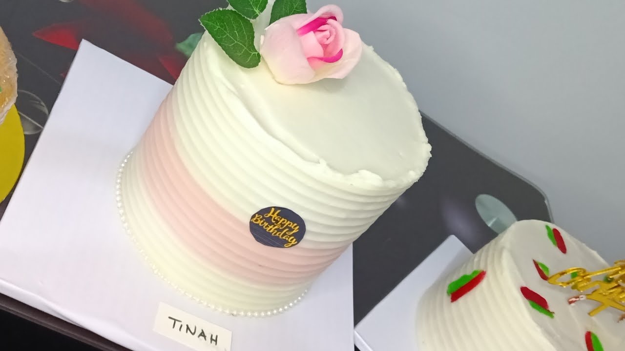 KUREMBA HII KEKI YA KUCHANGANYA RANGI KWA HARAKA/ DECORATE TWO COLORS CAKE LIKE PRO 