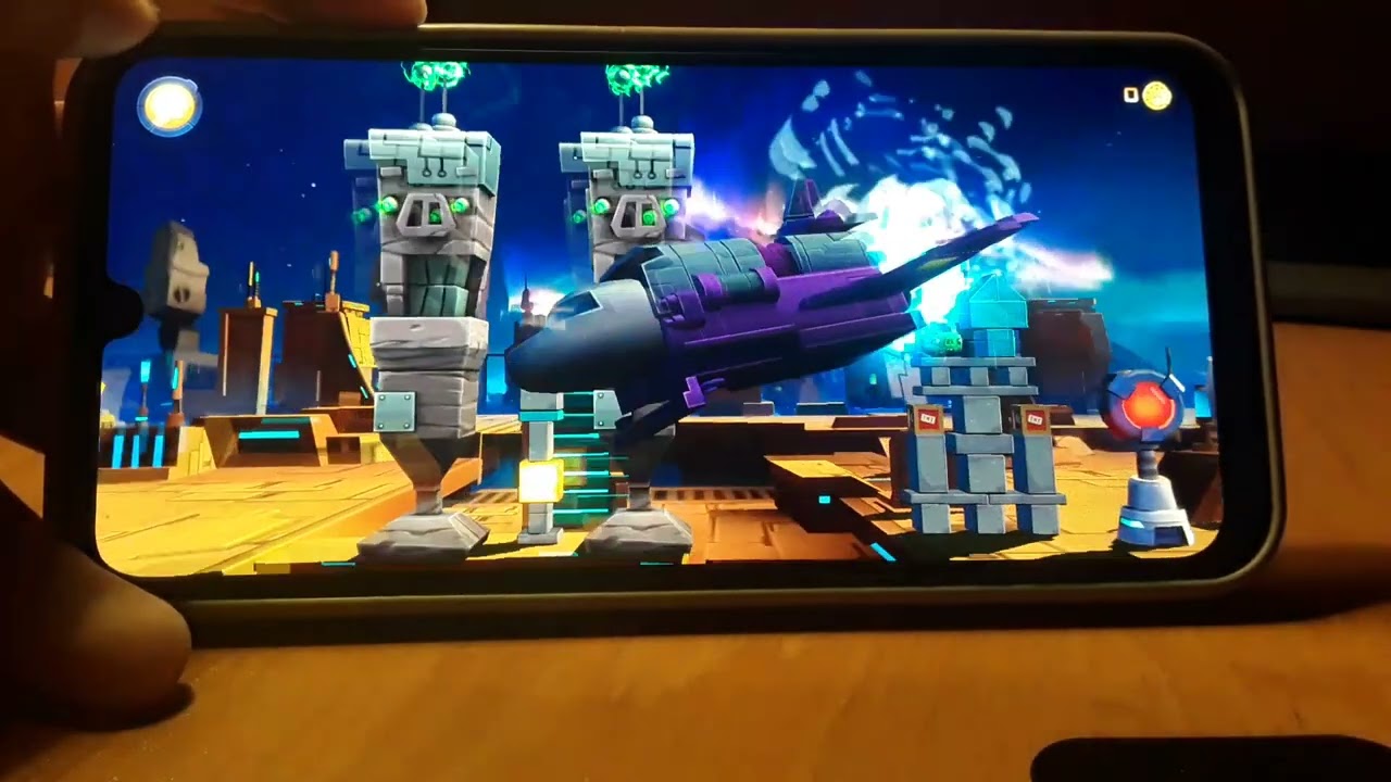 Играю в игру Angry birds transformers. Забираю свои награды.