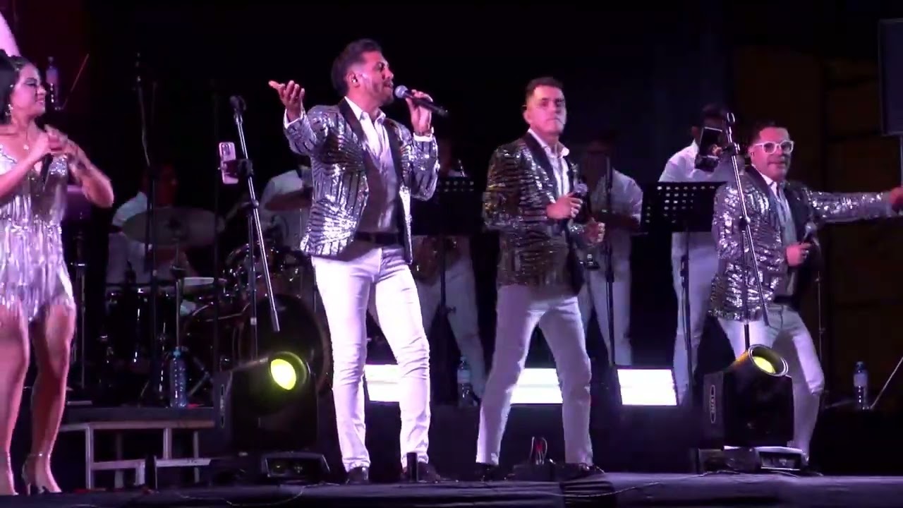 Fieston de Año Nuevo 2024 - Los Agentes