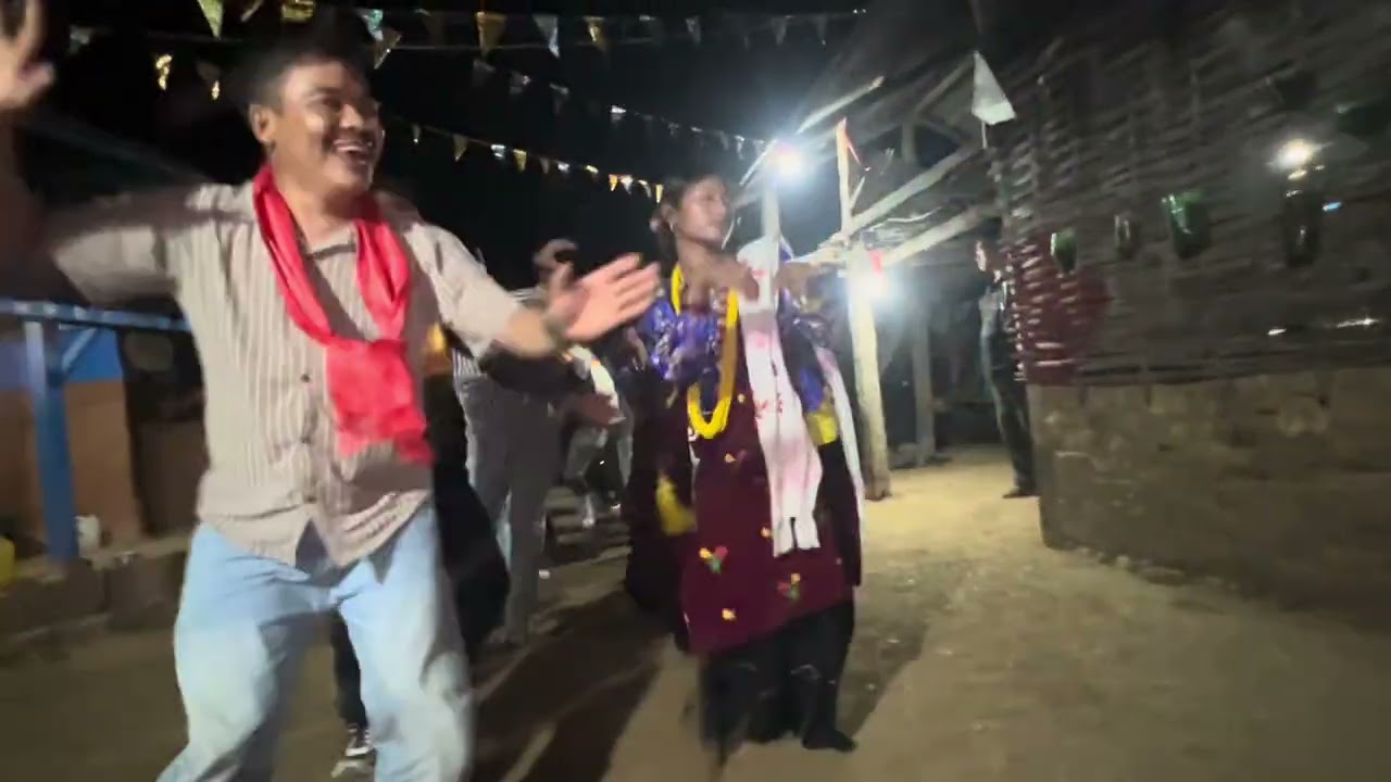 संसार उज्यालो माया हुनाले तनहु साली (भाग ३) Group dance