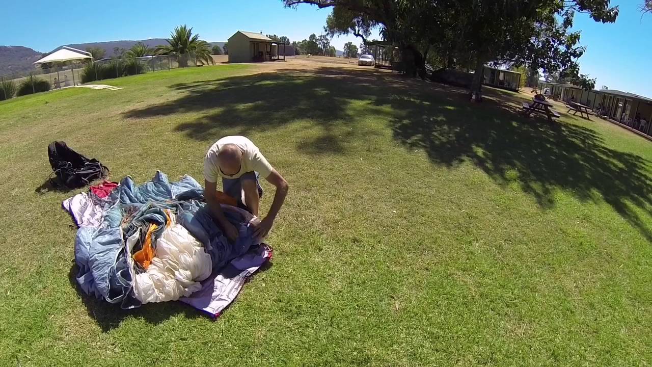 Paragliding Packing: How to pack / fold your modern glider with plastic rods