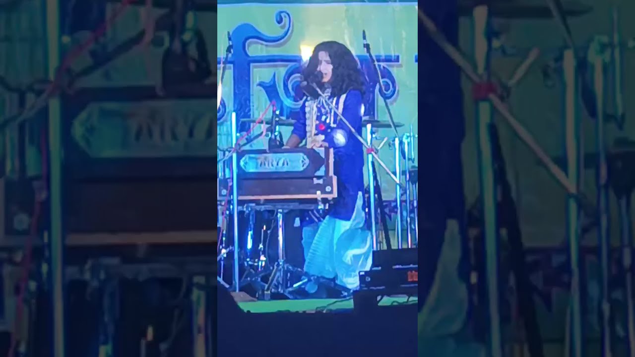 বাংলার কালী পূজা উপলক্ষে পাত্রসায়ের থানার অনুষ্ঠানে বিশিষ্ট শিশু লোকগীতি শিল্পী আর্য পাল।