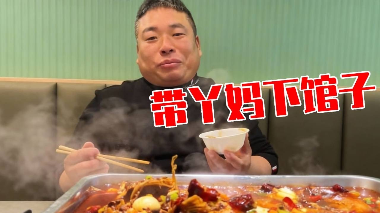 胖哥自从眼看不清后副驾驶就成了他的专属座位，看着丫妈一脚油门从东海开到南通，他又是难过又是心疼赶紧带她吃烤鱼！