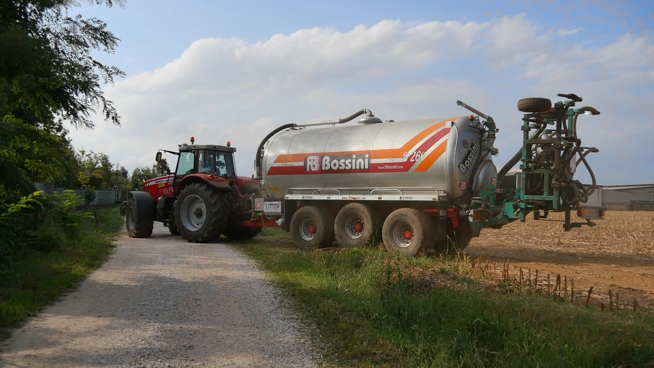spargimento digestato bossini b 260 (slurry injection)2015