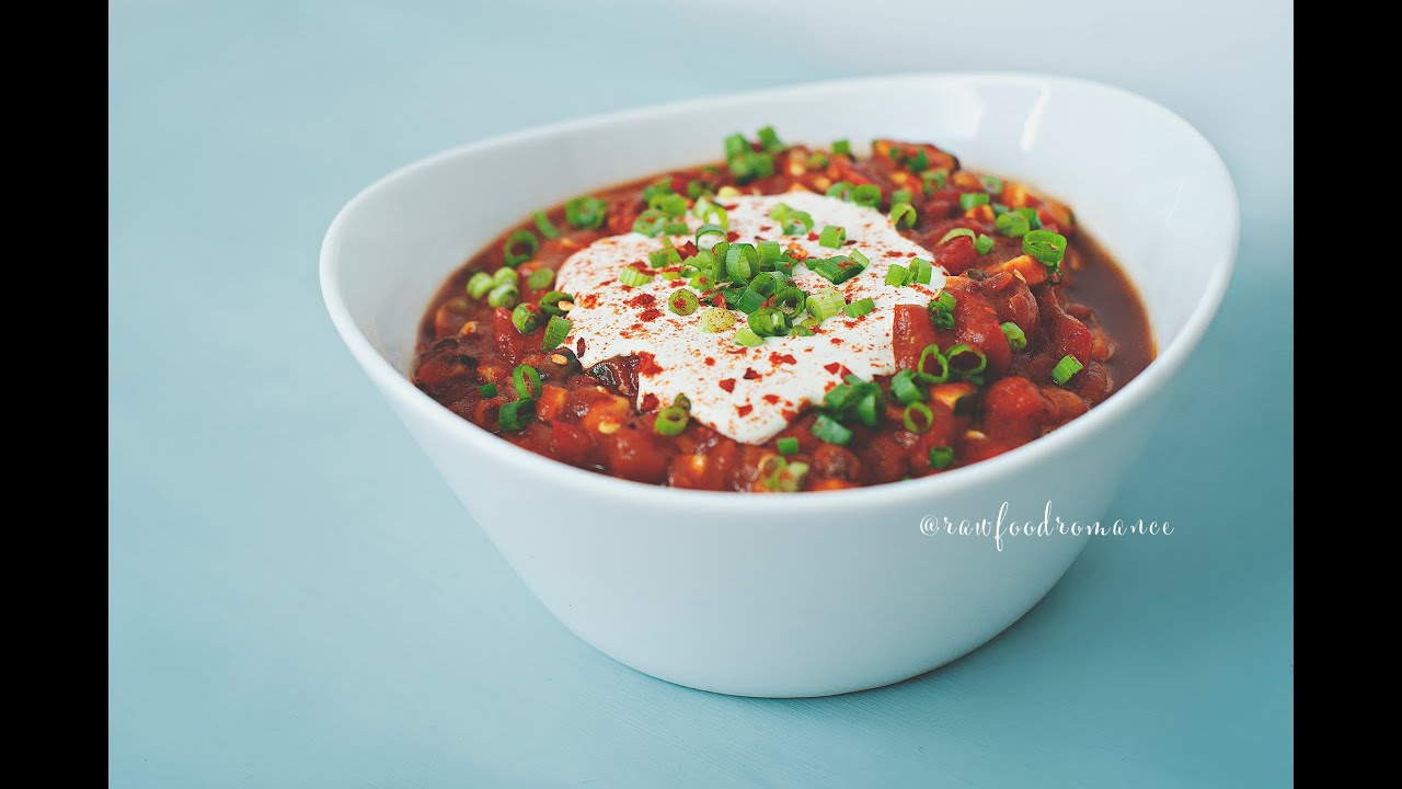 RAW VEGAN CHILI + What I ate in a day Raw Vegan Episode 18