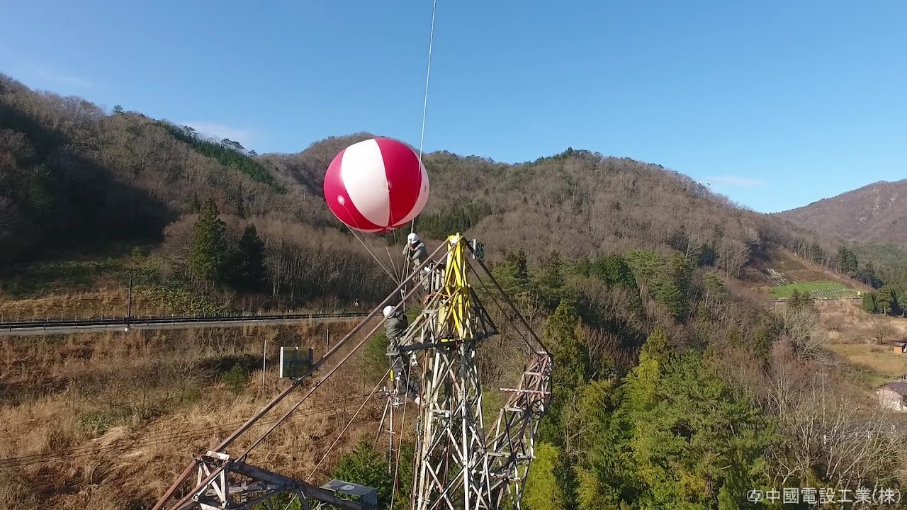 アドバルーンを使用した送電線撤去作業
