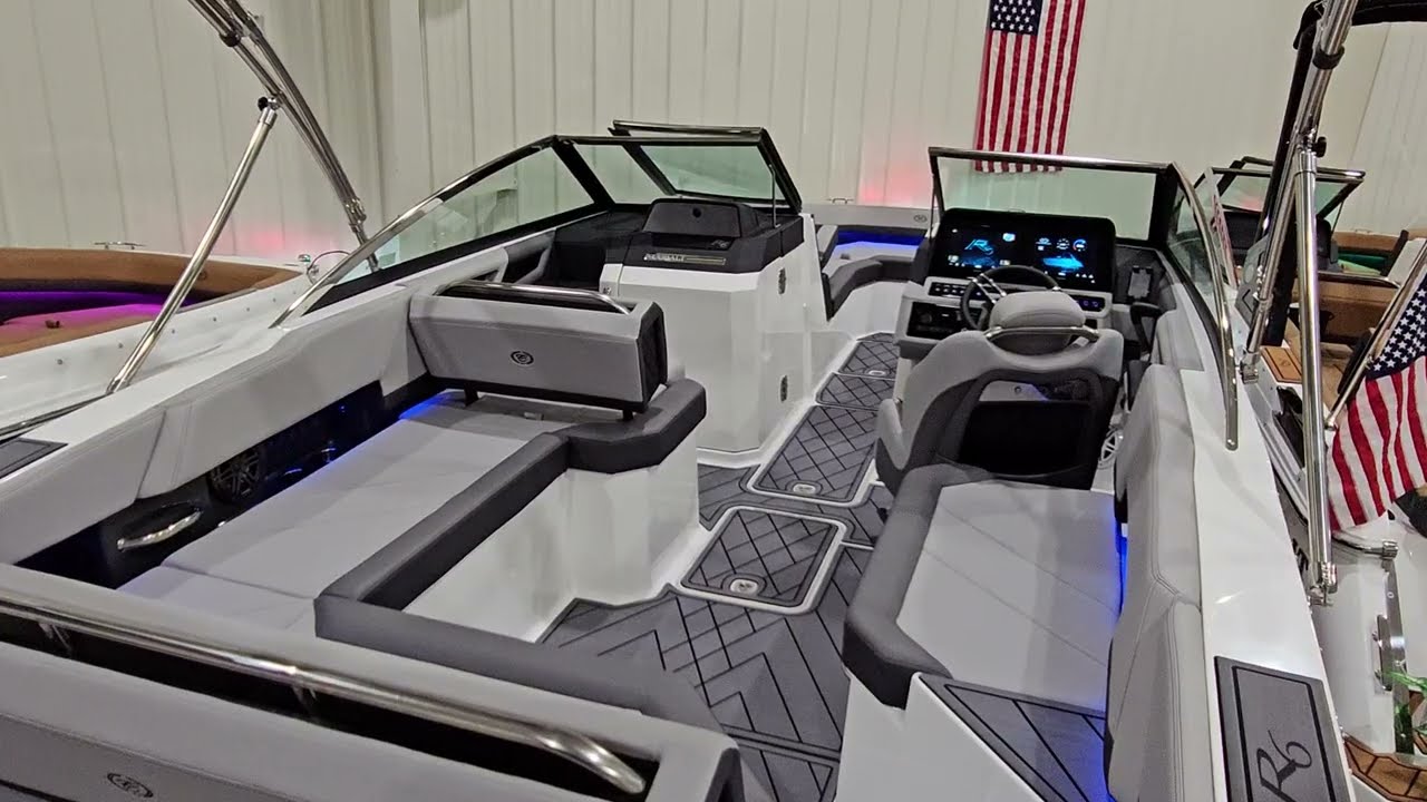Sport Boat Feel and Luxury Amenities blend perfectly on board the Cobalt R 6. #cobaltboats #boats