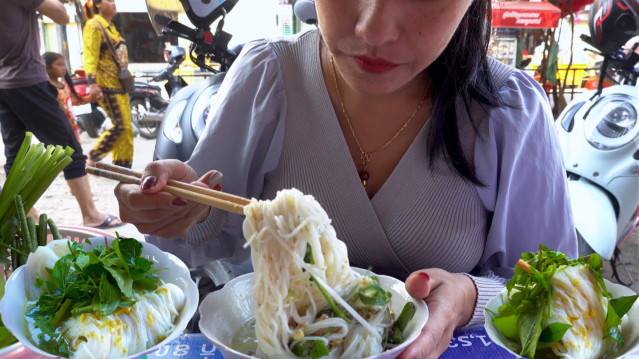 $0.875 for a bowl of Nom Banhjok - Cambodian street food at Boeng Trabaek market