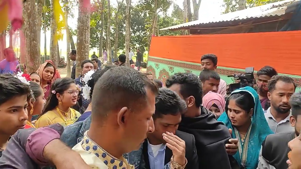 দেখেন বালিয়াকান্দি বিয়ে বাড়িতে বিশাল মারামারি