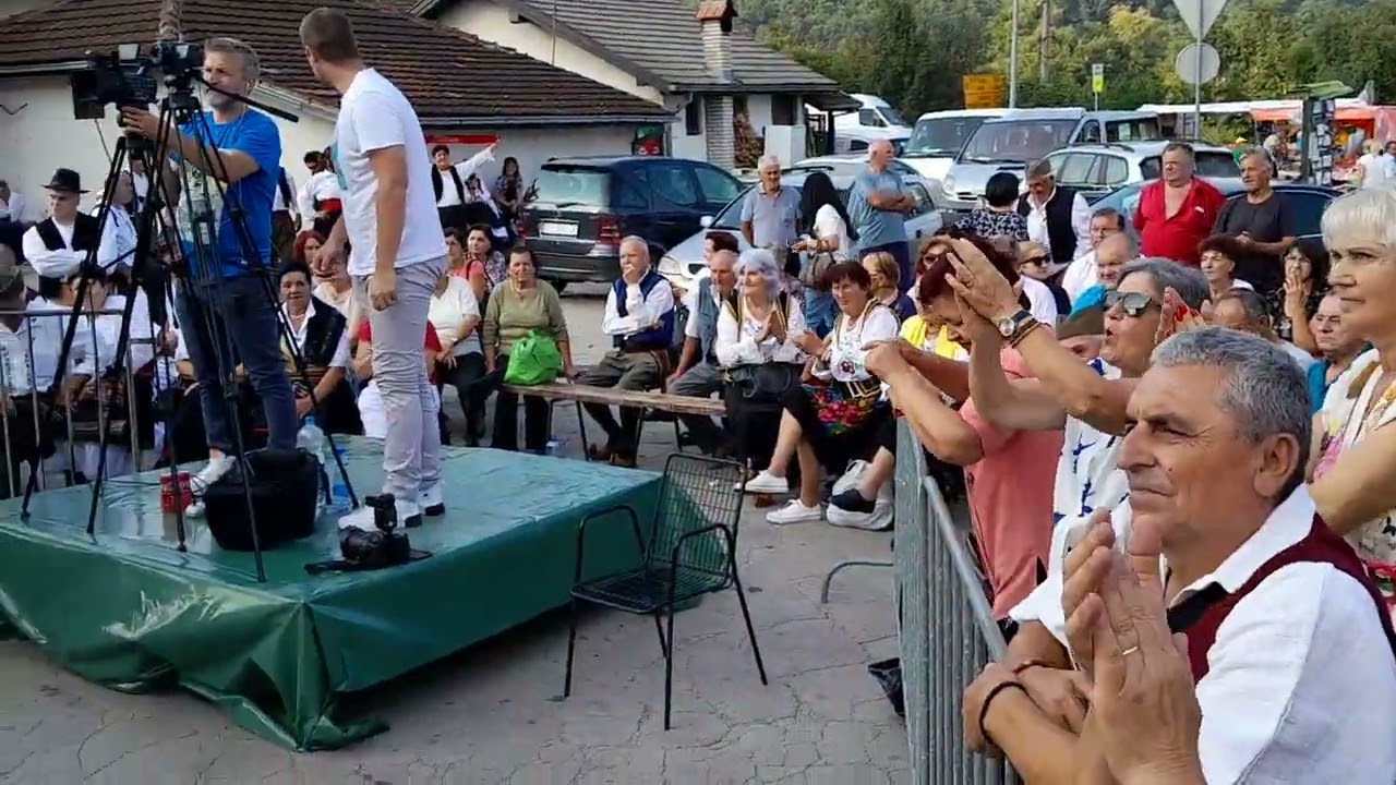SPLET LEPIH SRPSKIH PESAMA ♡ Jelena Broćić sa orkestrom Vidana Vike  Perenčevića u revijalnom delu