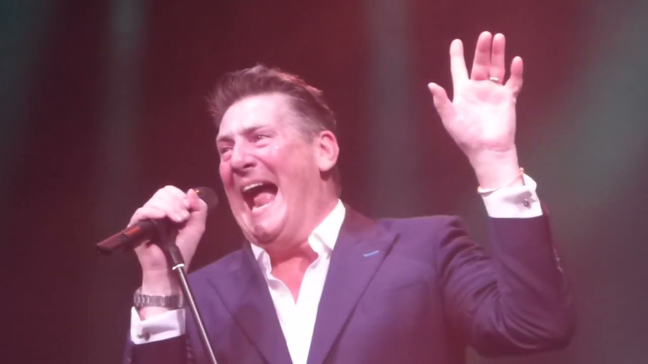 TONY HADLEY 'I'll Fly For You' Live Las Ventas, Madrid 03.11.2023