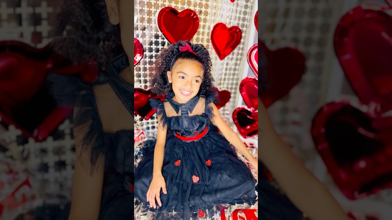 Easy Valentine&rsquo;s Day backdrop DIY #diy #valentinediys #valentinesdecor #backdrop