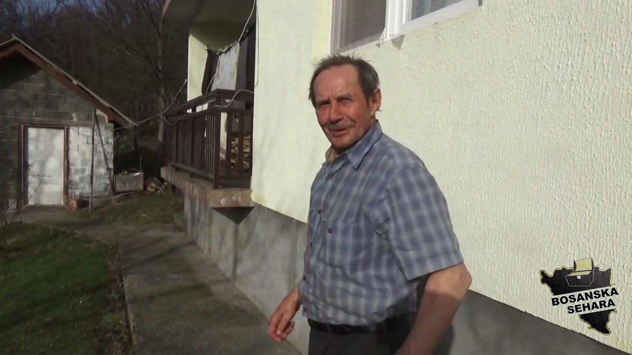 Paze ga kao malo vode na dlanu,Sve im kuće napravio