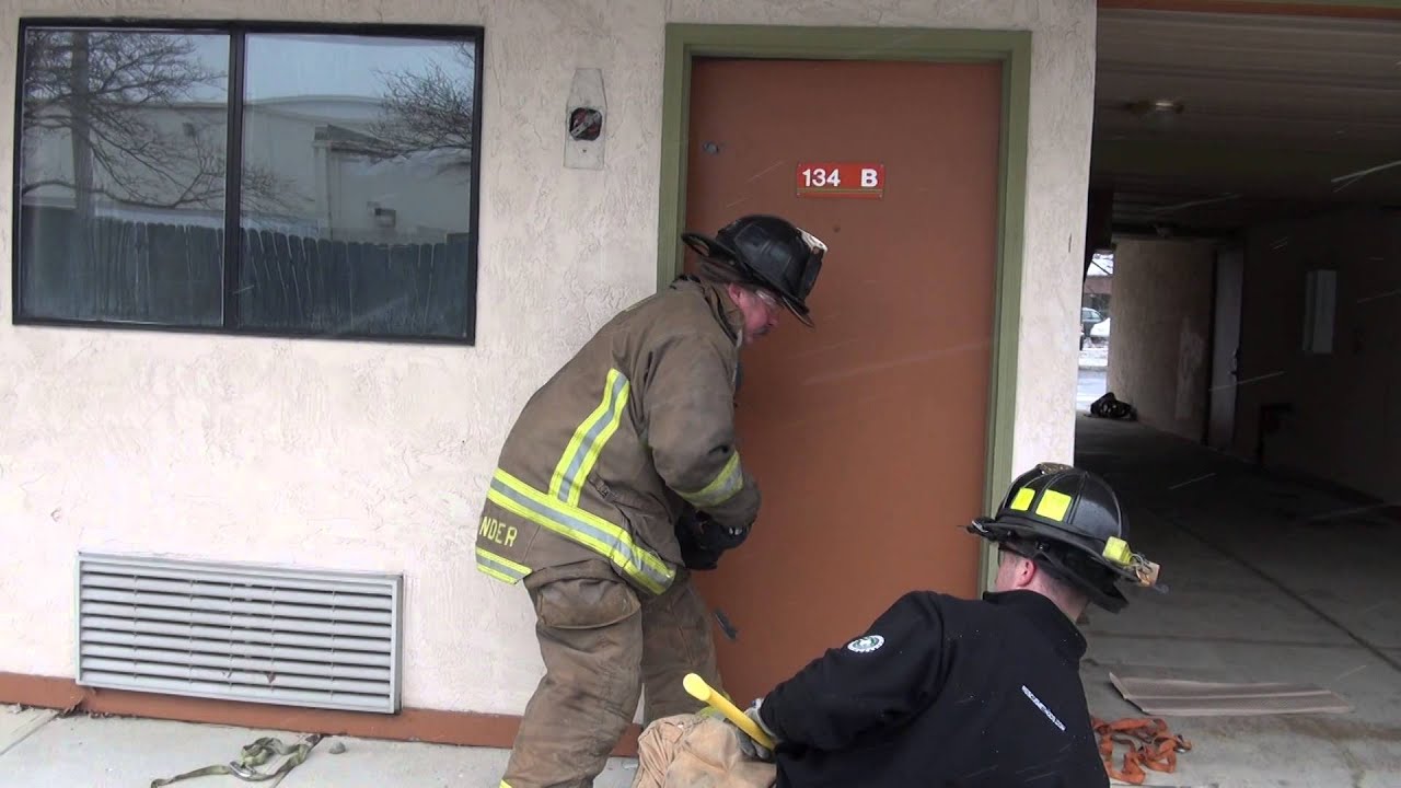 GS controling the door