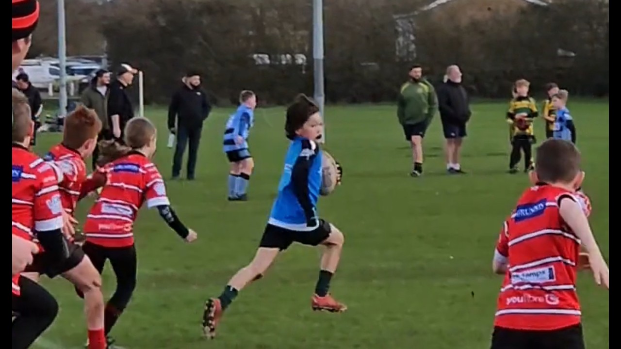 Try! Ansel grabs ball from the ruck and sprints half the pitch