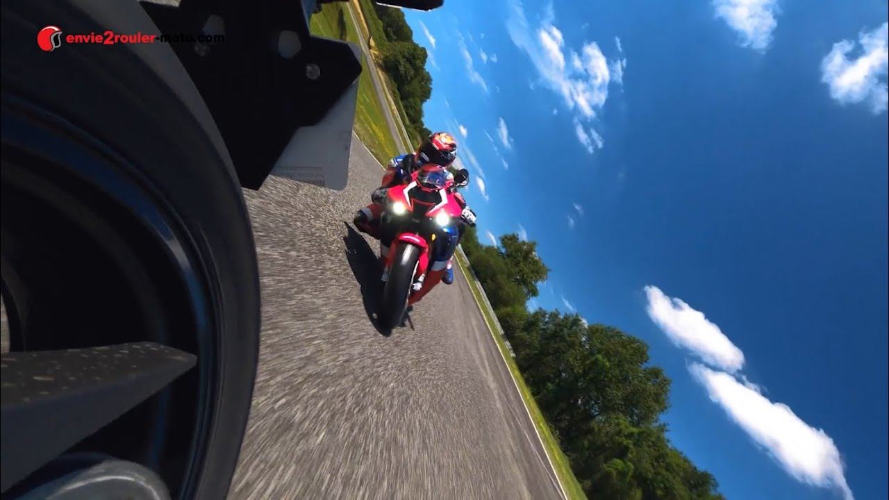 CBR1000RR-R au circuit Pau Arnos avec Mike Dimeglio et Jean-Marc Deletang