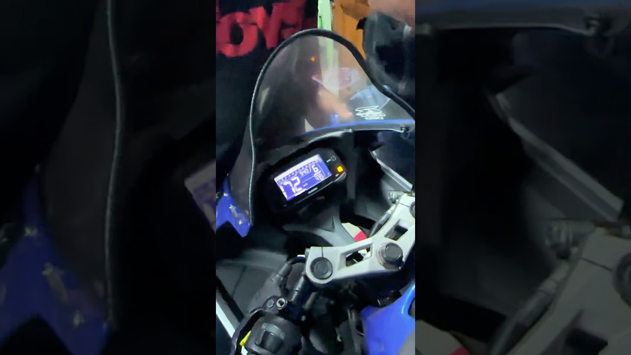 R15 v3 top speed vs gsxr top speed in paddock stand | #akibrrahman #bike  #r15v3  #gsxr #topspeed