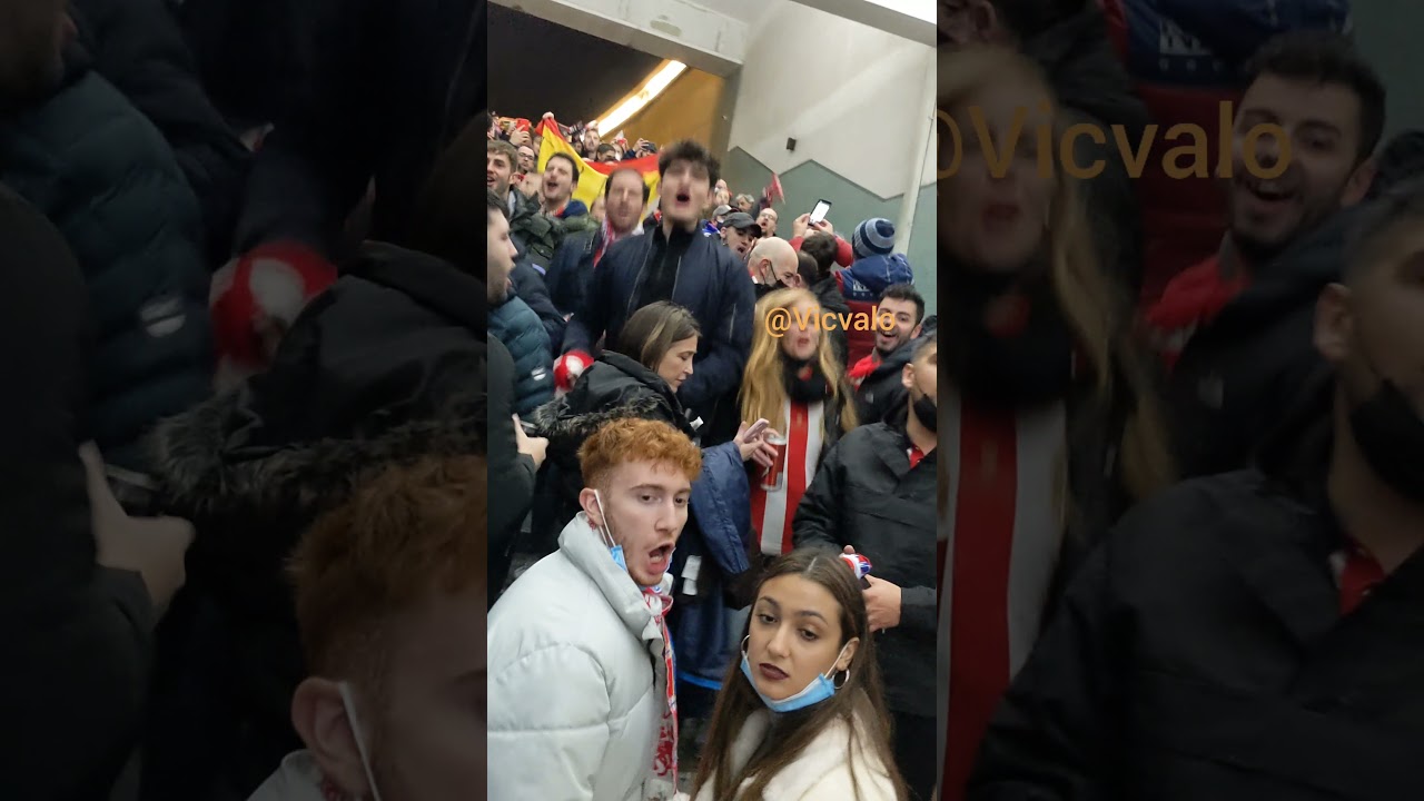 Afición del Atlético de Madrid en Oporto