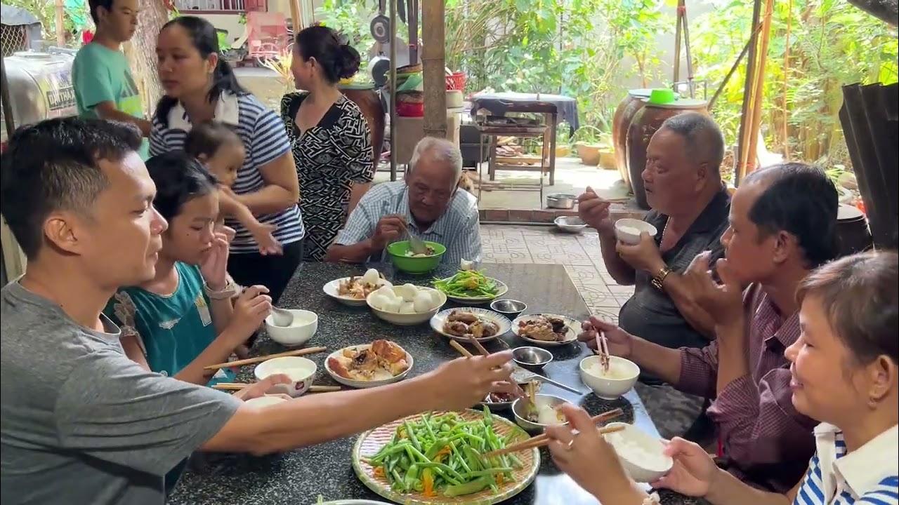 Những Ngày Gần Tết Thật Bận Rộn | Vinh & Truyen