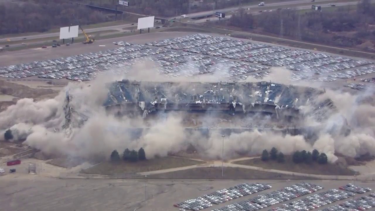 Watch as crews successfully implode the Pontiac Silverdome