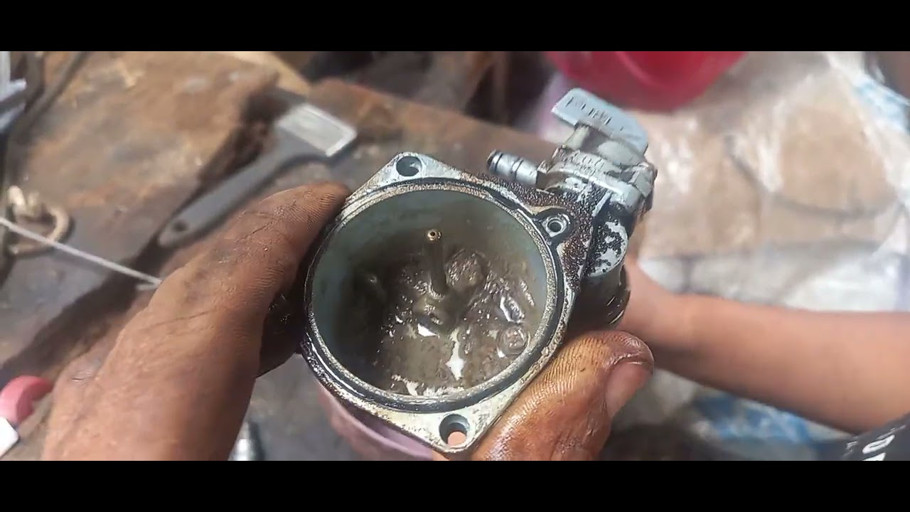 Carburador vazando gasolina moto ruim para pegar
