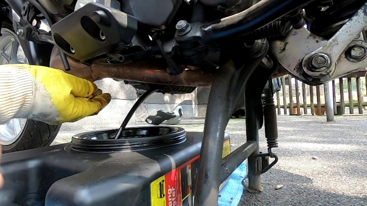 Honda NC 750X DCT  - Engine oil change - Motor Ölwechsel