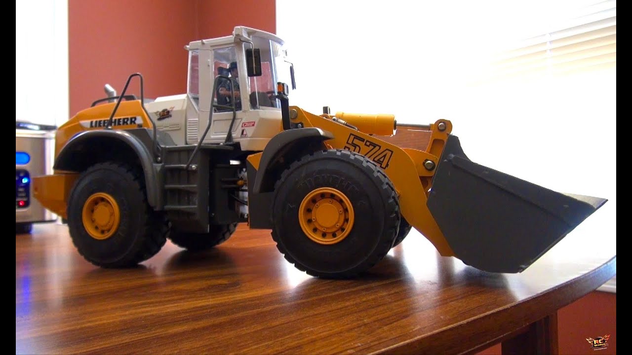 RC ADVENTURES - How it Works - Graupner Liebherr 1:15 Scale Hydraulic Loader