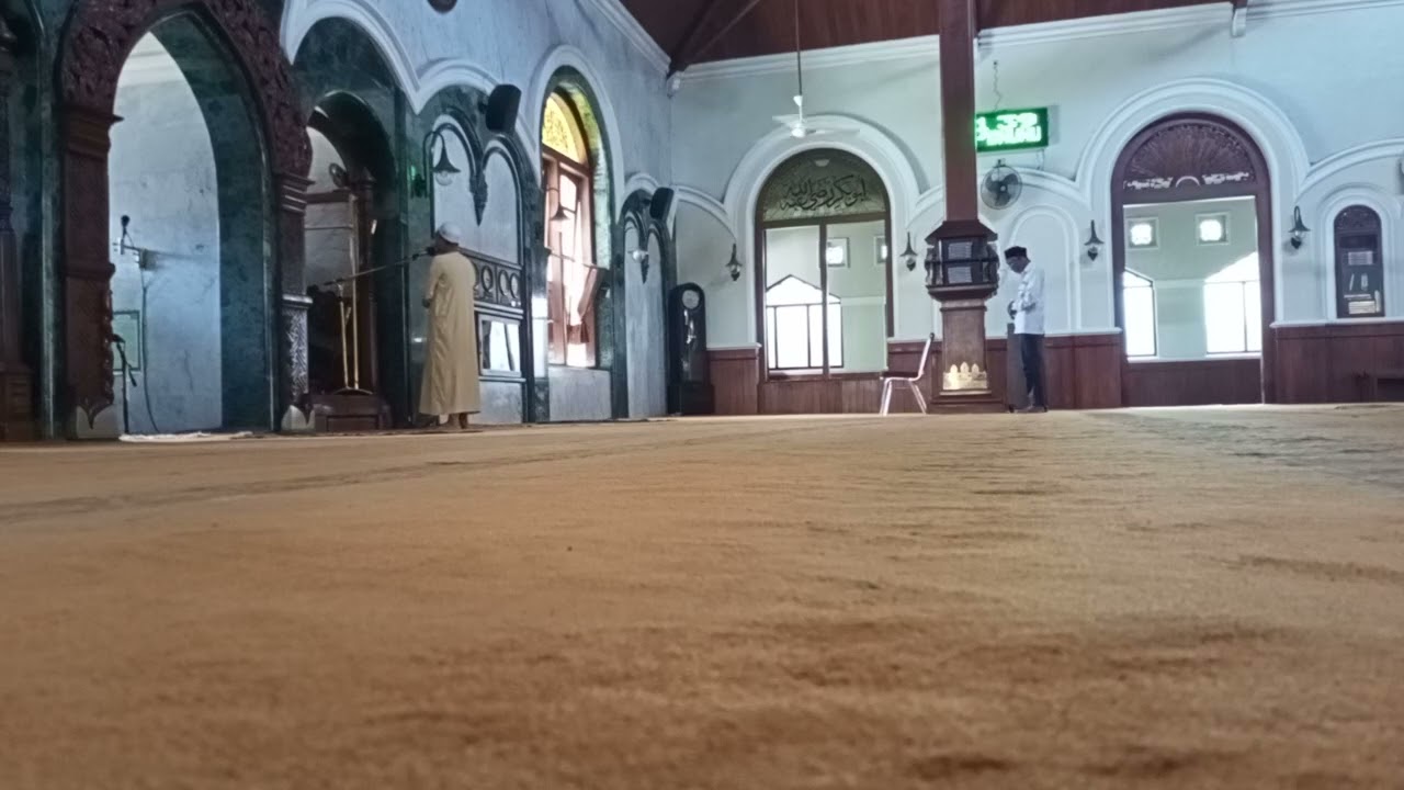 Adzan Dhuhur Masjid Agung Jami' Kota Malang. Muadzin : Ust.Nizar Musthofa