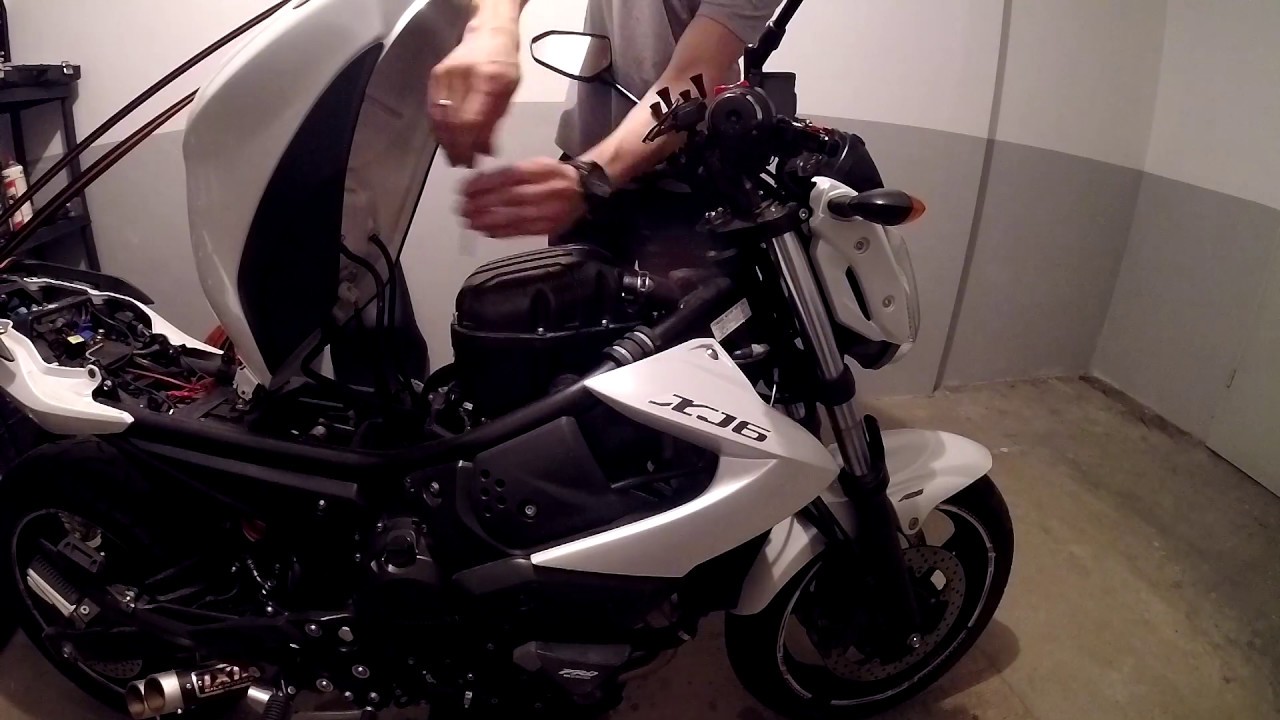 YAMAHA XJ6 How To Change Air Filter  WYMINA FILTRA POWIETRZA