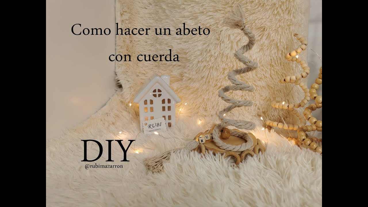 Árbol de navidad con cuerda.