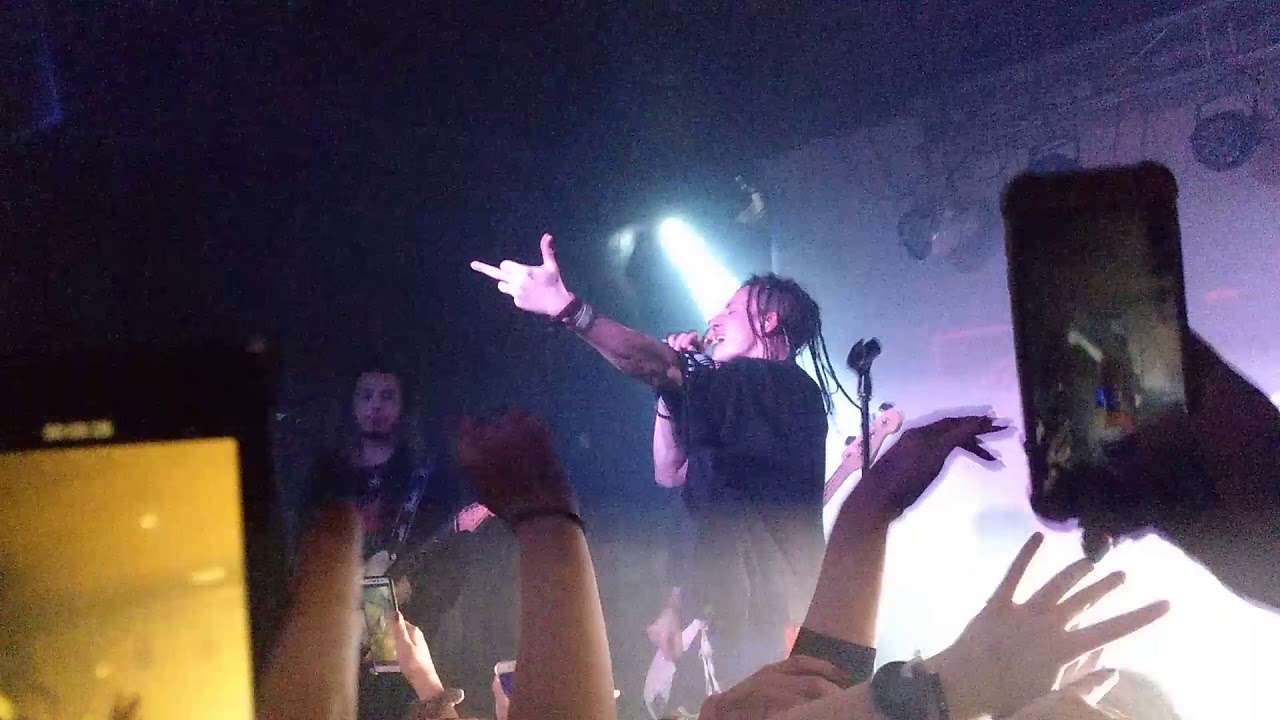 Friends - Chase Atlantic (live in Madrid) 12.22.2018