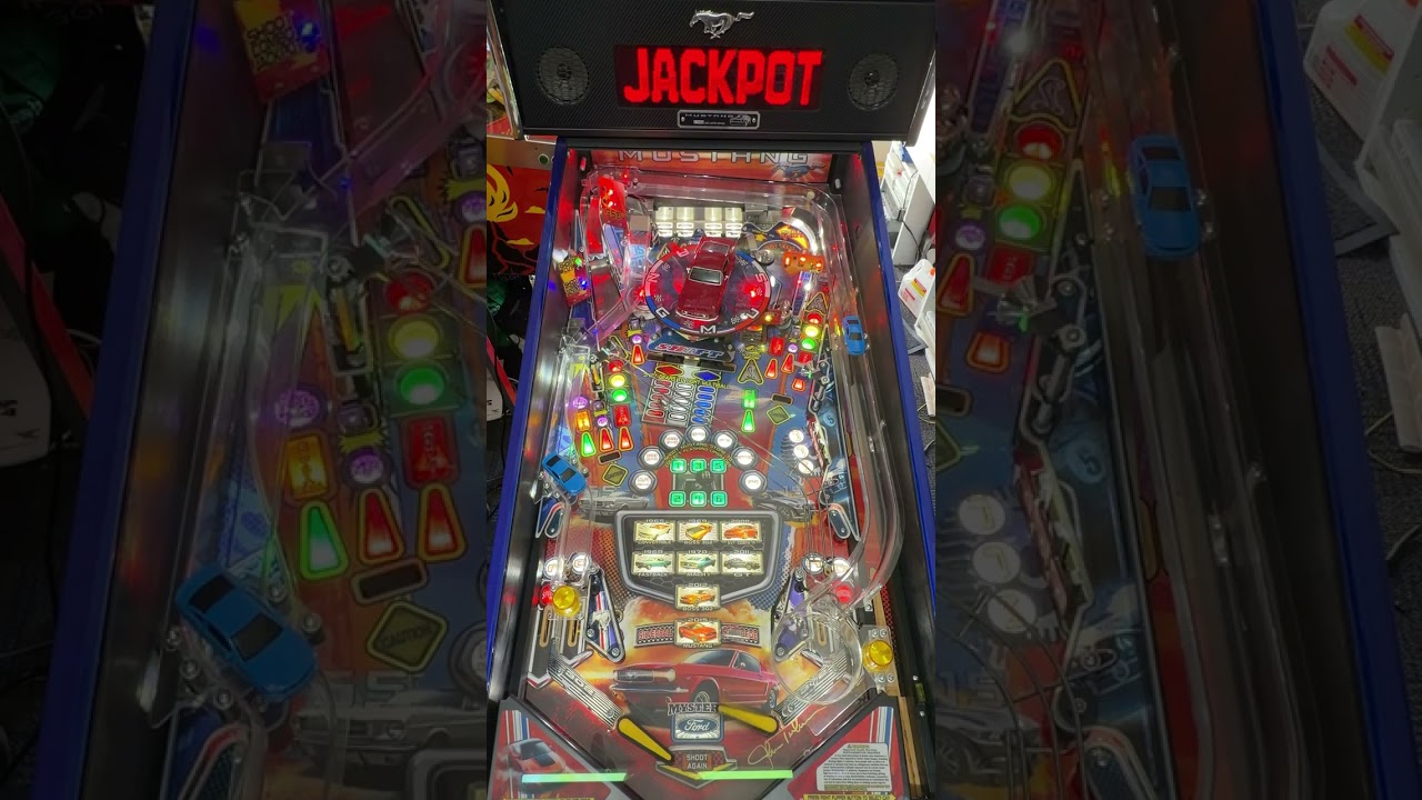 Playing the latest arrival. Mustang LE pinball 