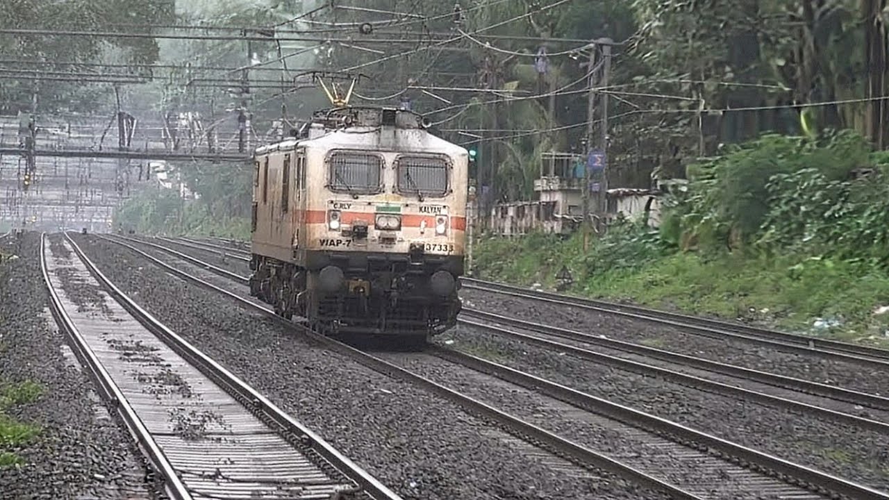Top Notch Trains In Monsoon In 20Mins - Inspection Car, Deccan Queen Prayagraj Duronto Express Etc !