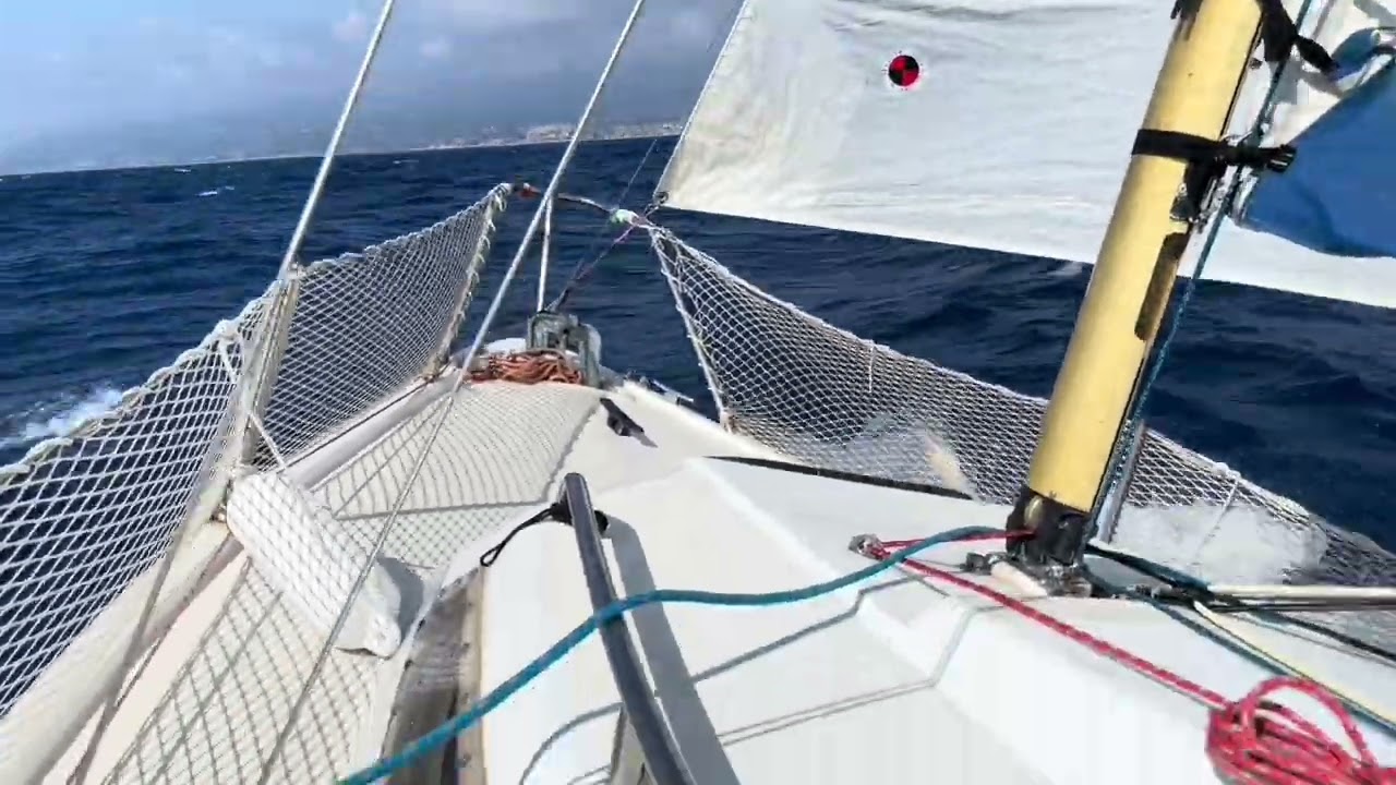 Edel V sailing in Liguria