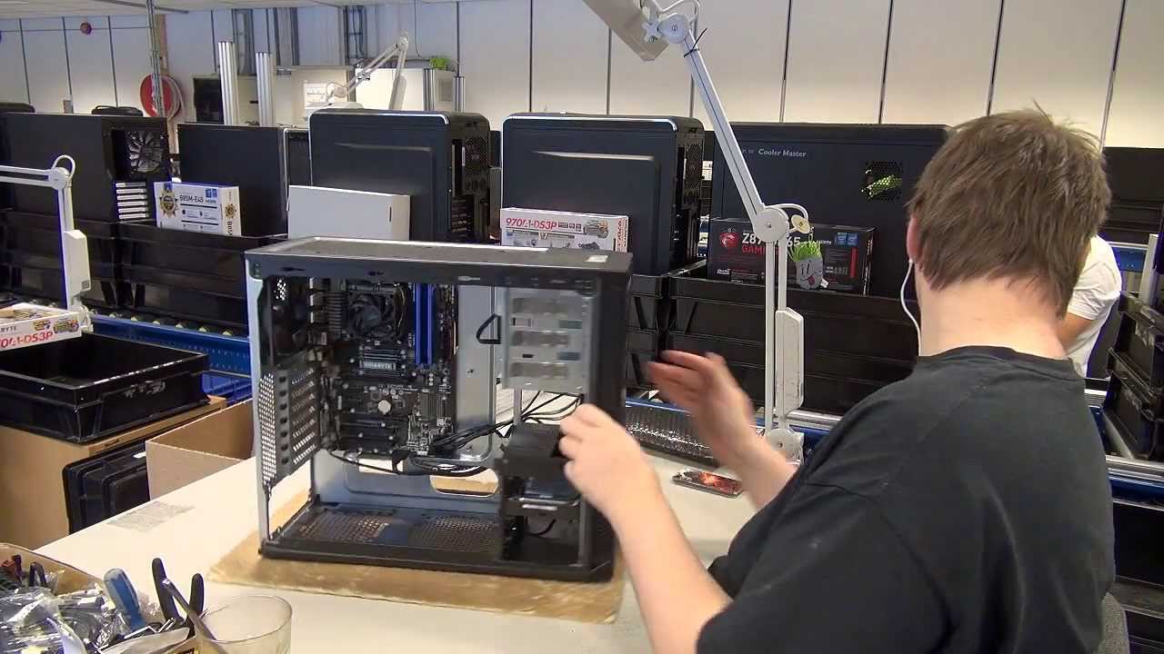 SweClockers besöker Kompletts robotlager och PC-produktion