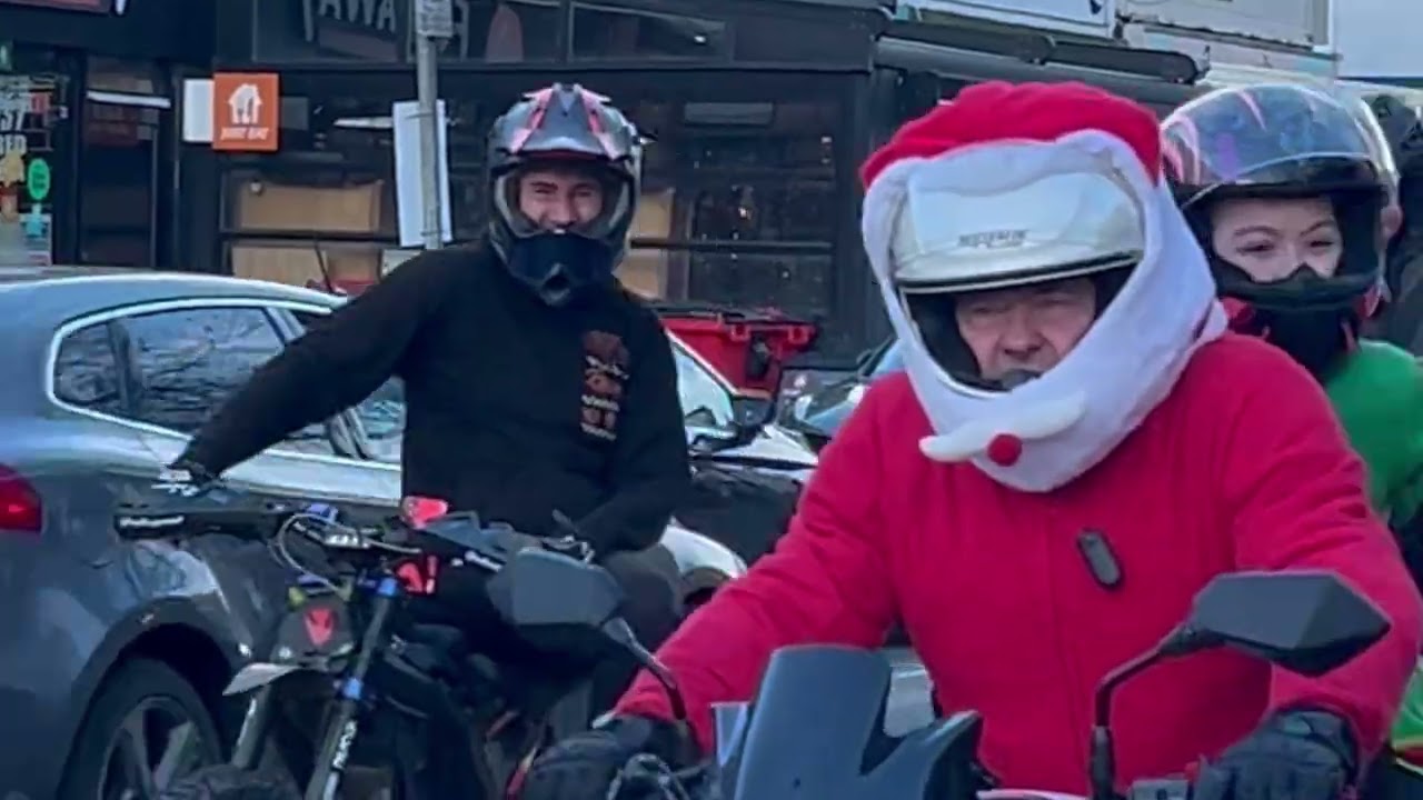 700 motorcycles ‘Santas on Bikes’ Ride for Bristol Charity South West Children's Hospice Dec 2025.