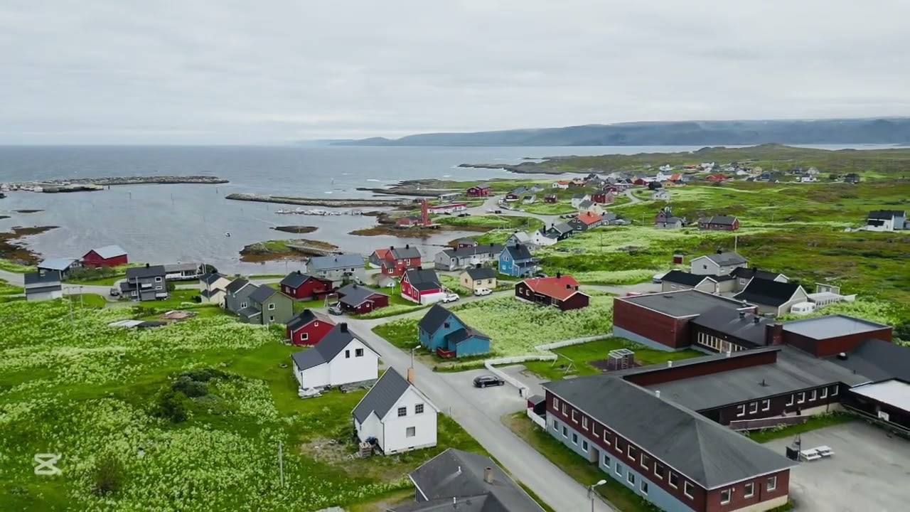 Capturing the raw, breathtaking beauty of Gamvik with the people behind the video at the end😆🌞☀️💛