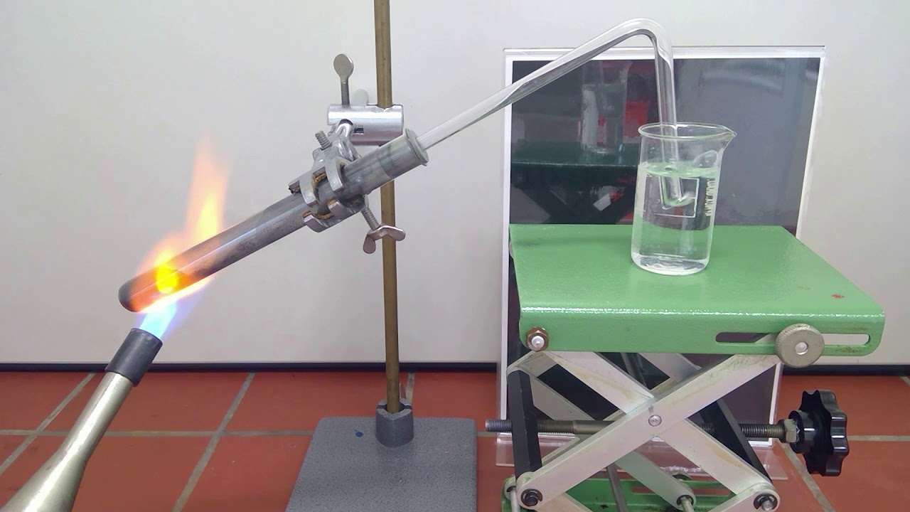 Kupfer(II)oxid reagiert mit Kohlenstoff