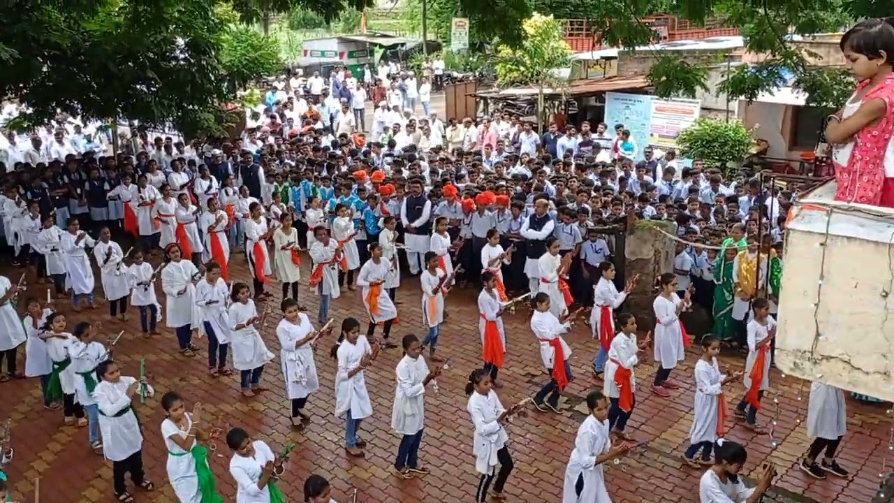 देश भक्तिपर गीत  75 उपक्रमांपैकी  एक स्वातंत्र्याचा अमृत महोत्सव अजितराव घोरपडे विद्यालय कळंबी