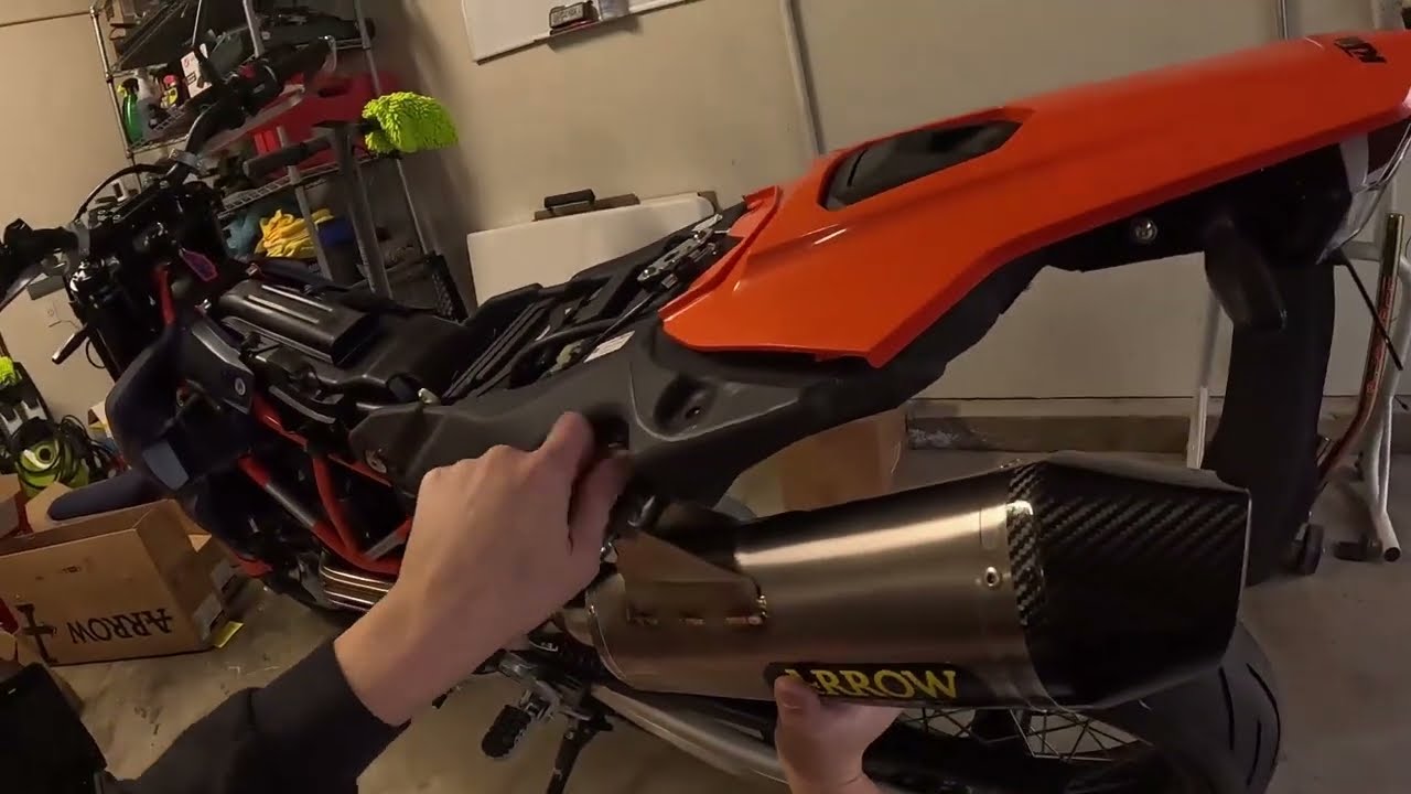 Подкрылок + глушитель Arrow + светодиодные поворотники - KTM 690 SMC R 2023 года выпуска