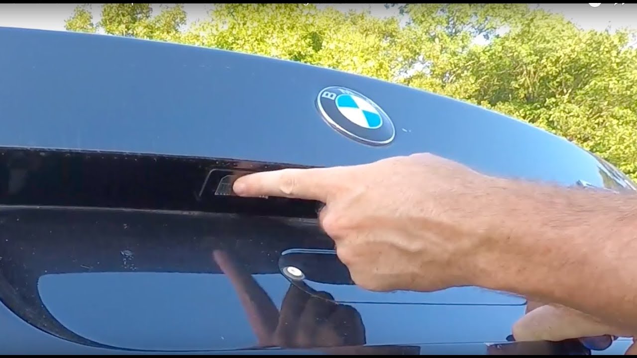 Как снять и заменить фонарь подсветки номерного знака BMW E60 528i 530i 545i 550i