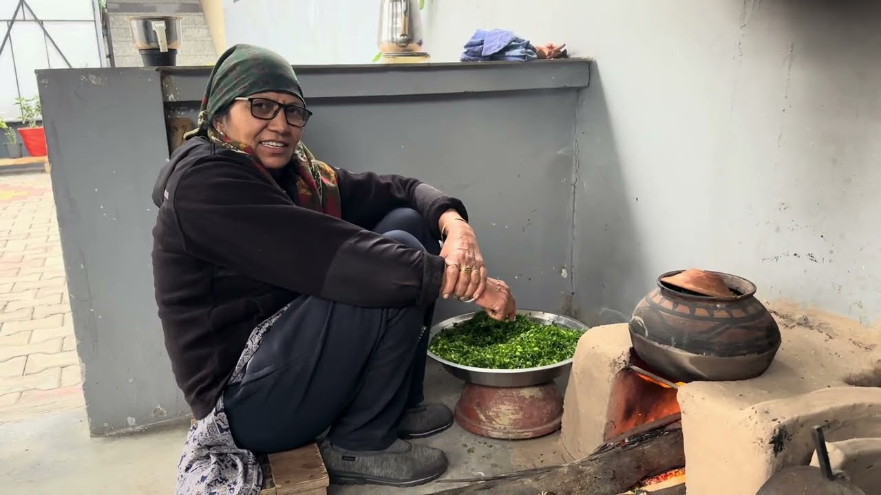 Punjabi Mix Saag Recipe | Punjabian Da SAAG a Gya Oyeee....
